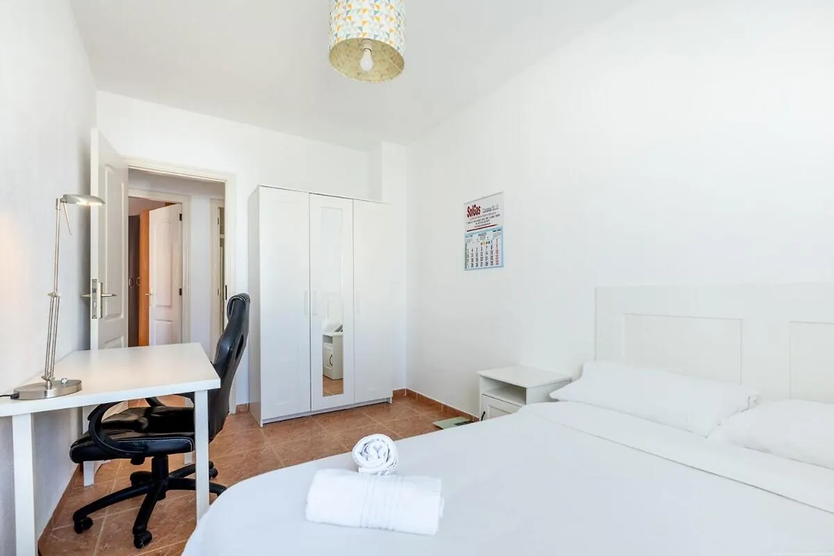 Cerca De La Playa Y Comodo By Cabana Rentals 칸델라리아 0*,  스페인